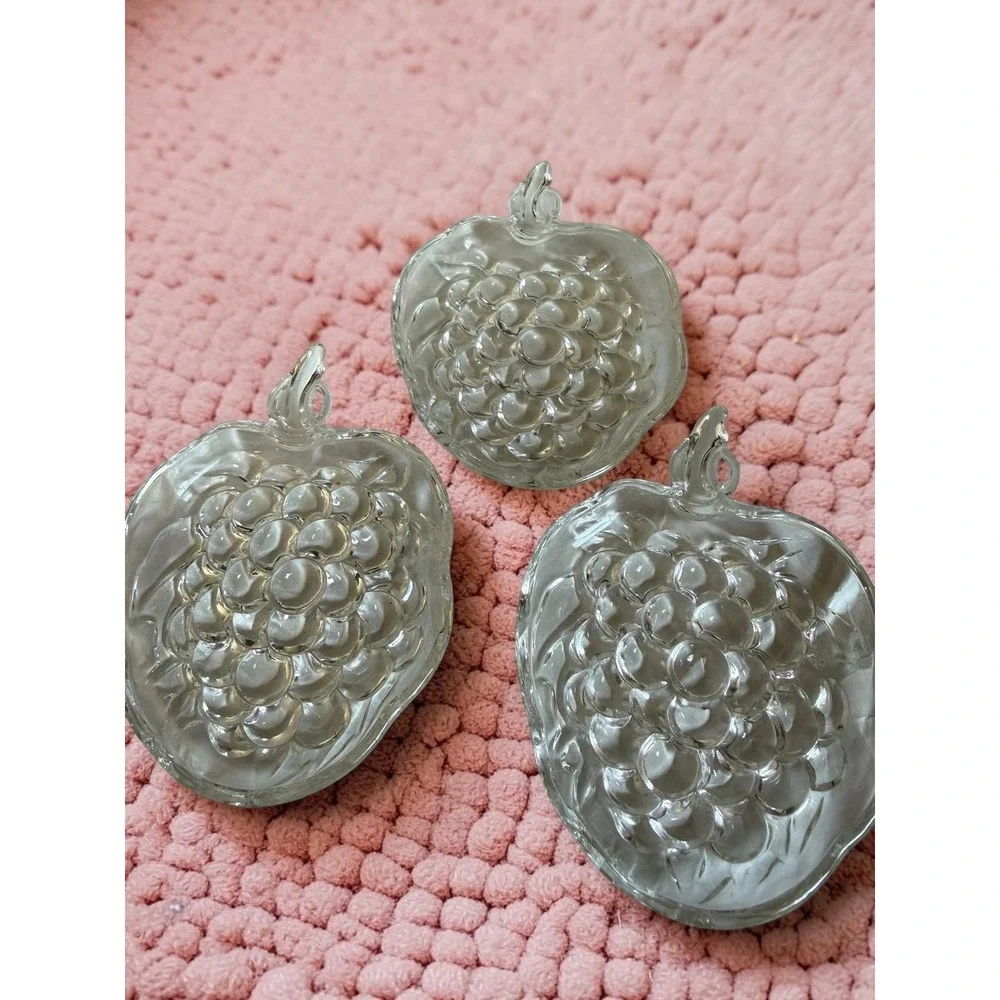 Vintage Clear Pressed Glass Grape Trinket Dishes Set of 3 Fruit Shaped‎ Bowls